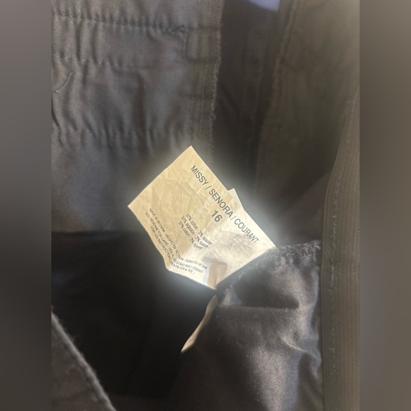 BANDOLINO WOMEN BELTED
MAUREEN STRETCHY CLASSIC
CAPRI LENGTH PANTS Size 16 - Picture 6 of 11